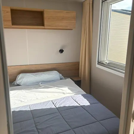 Mobilhome 8 Personnes Au Bord De L'ocean Campsite