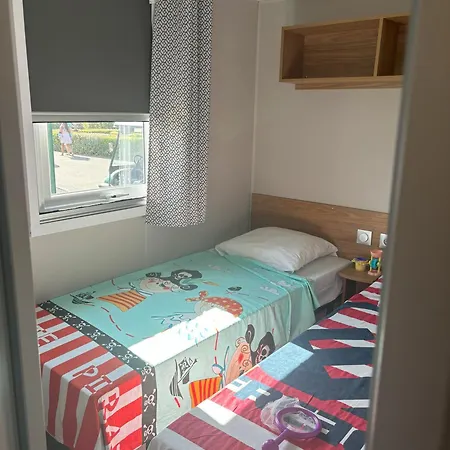 Campsite Mobilhome 8 Personnes Au Bord De L'ocean